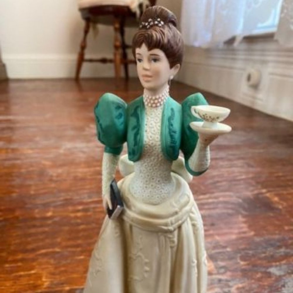 1995 * Vintage AVON Mrs. Albee * full size + miniature *GREEN Dress CUP & SAUCER